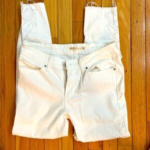 LEVIS DENIM 711Skinny ankle sz 28 amazing decor-on distressed rawcut ankle-fun!